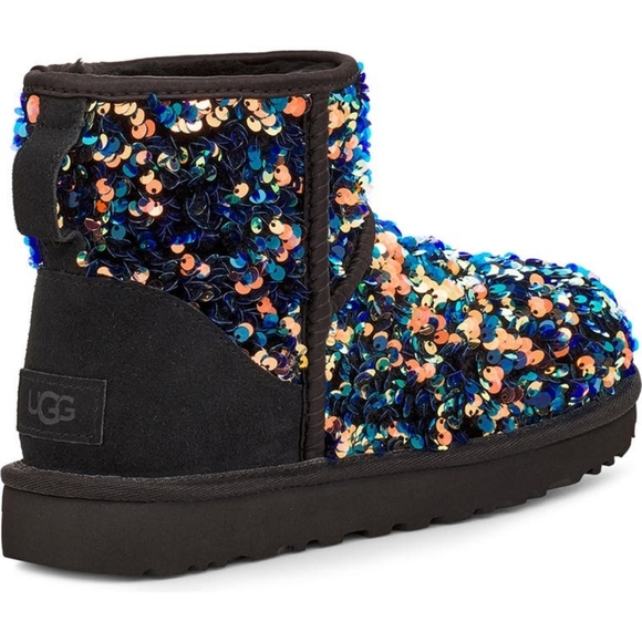 NIB UGG Classic Mini - Picture 3 of 8